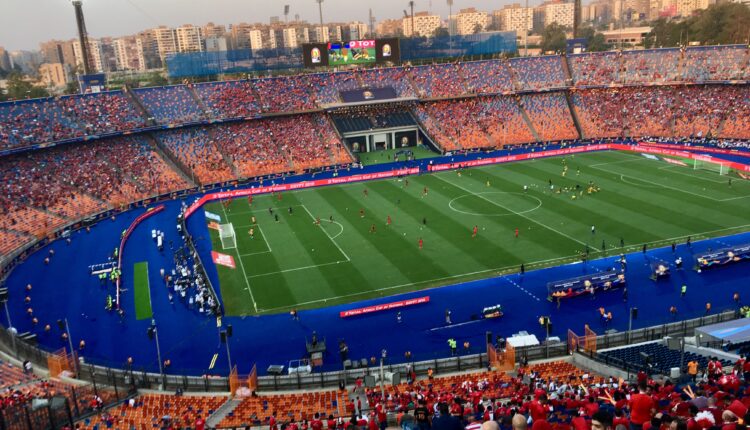 استاد القاهرة